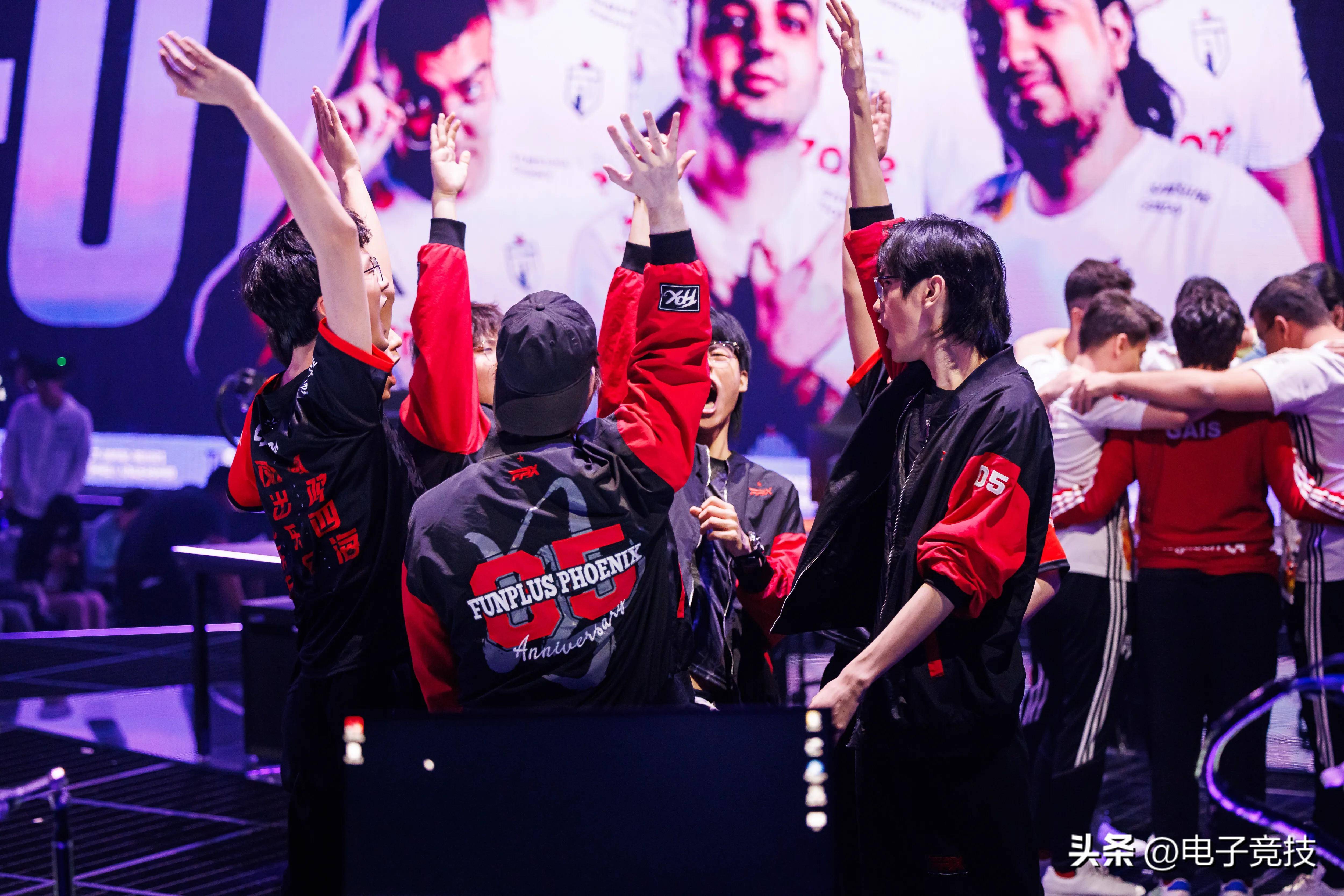 开云体育在线-KT轻取FPX，Bin关键团战开团秒人激烈交锋半决赛，引爆全场热议