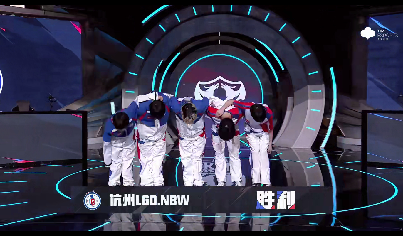 开云体育入口-LGD力克FPX，Kanavi操刀奇招英雄翻盘宿命之战半决赛，成为赛场最大亮点